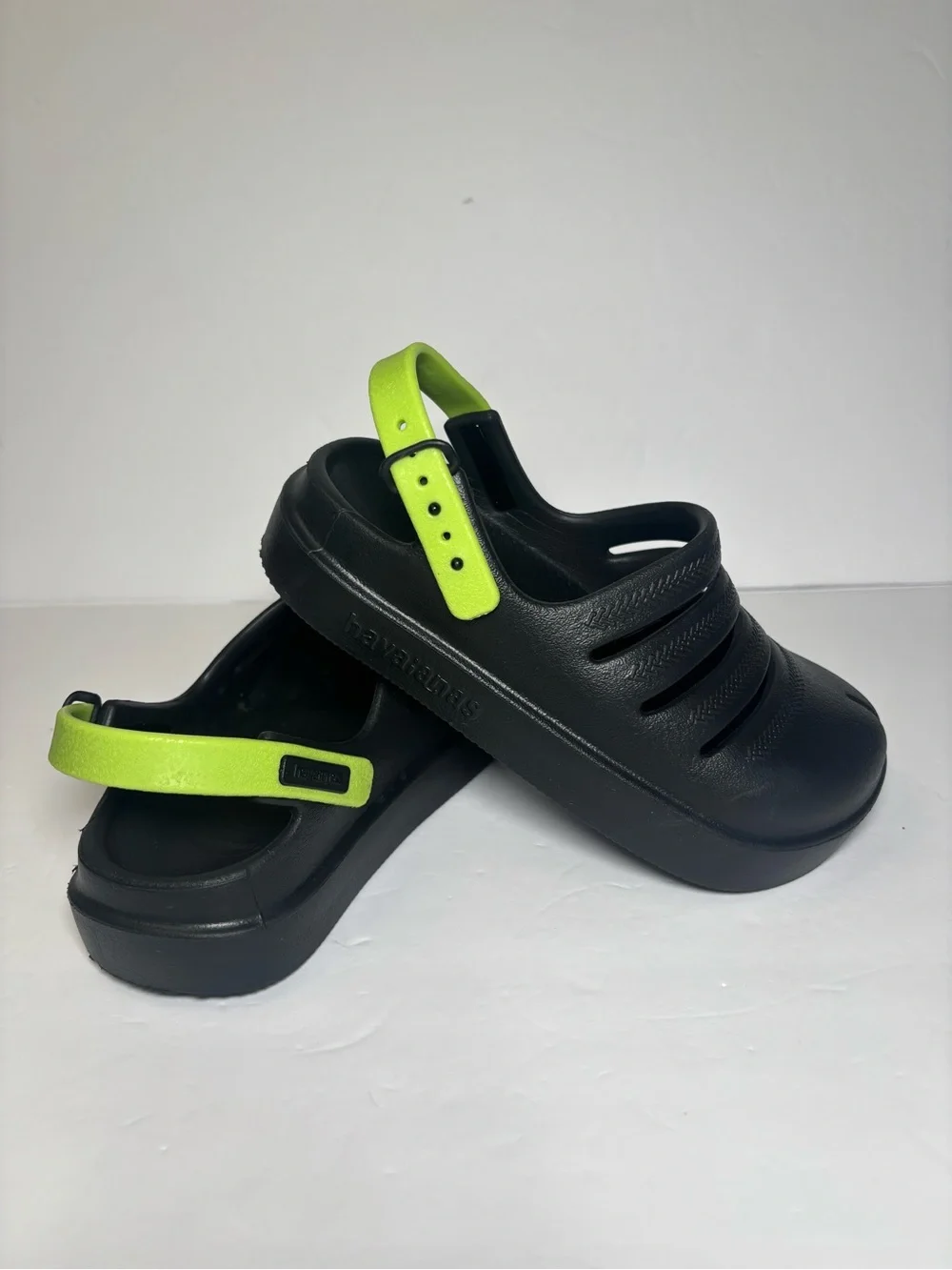 Havaianas Kids Black & Lime Green Sandals Size 13C/1Y EU 31/32